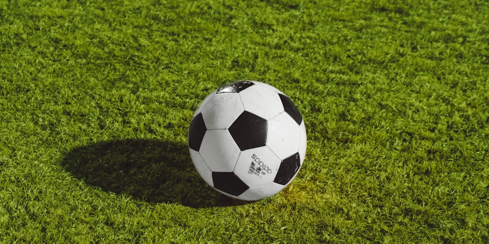 比赛走势分析图 - 展示全场90分钟控球率、射门和关键事件的折线图与柱状图