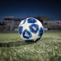 巴西国家队队徽 - 绿色背景与黄色菱形图案